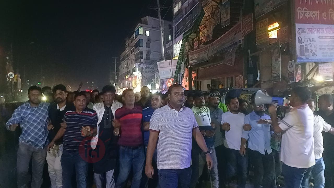 ১৭ নভেম্বরের রায়কে কেন্দ্র করে: সাভারে লায়ন খোরশেদ আলমের নেতৃত্বে বিএনপির গণমিছিল, শাস্তির দাবি।