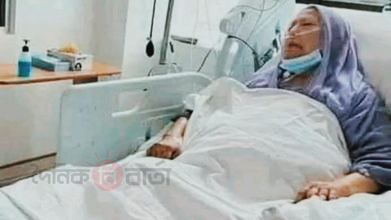 অত্যন্ত সংকটাপন্ন খালেদা জিয়া: দেশজুড়ে দোয়ার আহ্বান