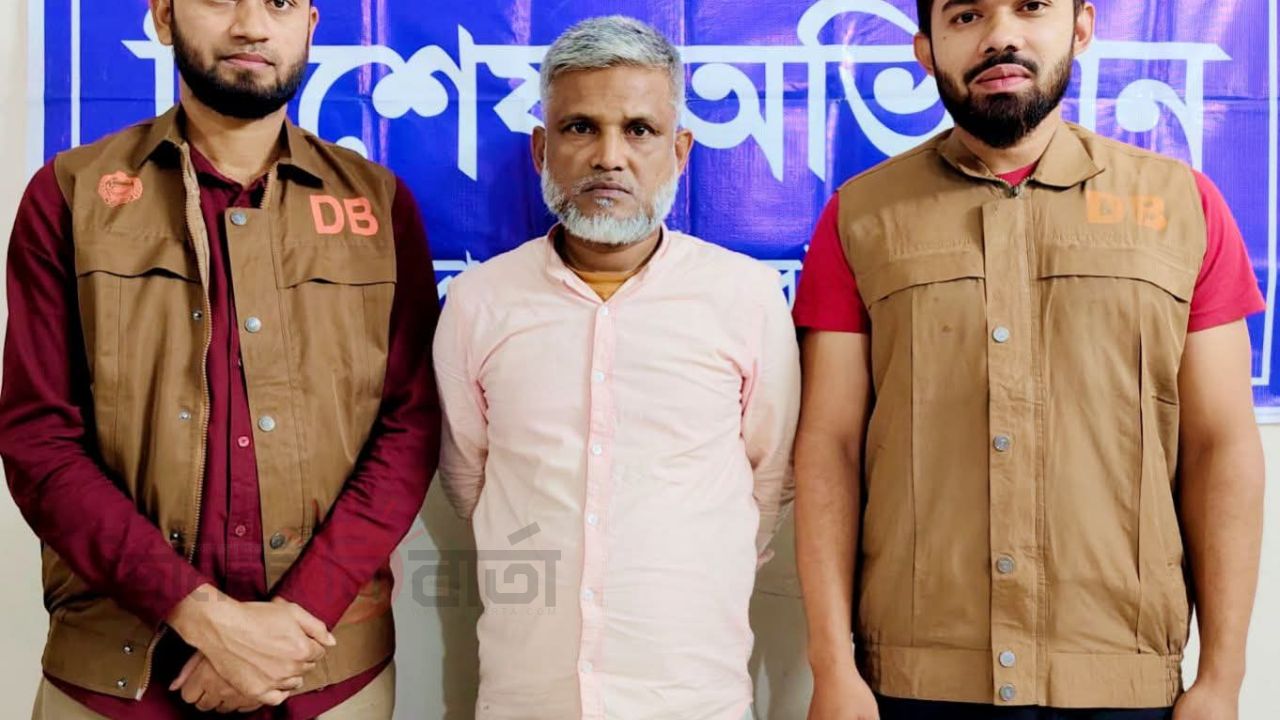 সাভারে ৩২০ পিস ইয়াবাসহ চিহ্নিত মাদক ব্যবসায়ী রাশেদ গ্রেফতার