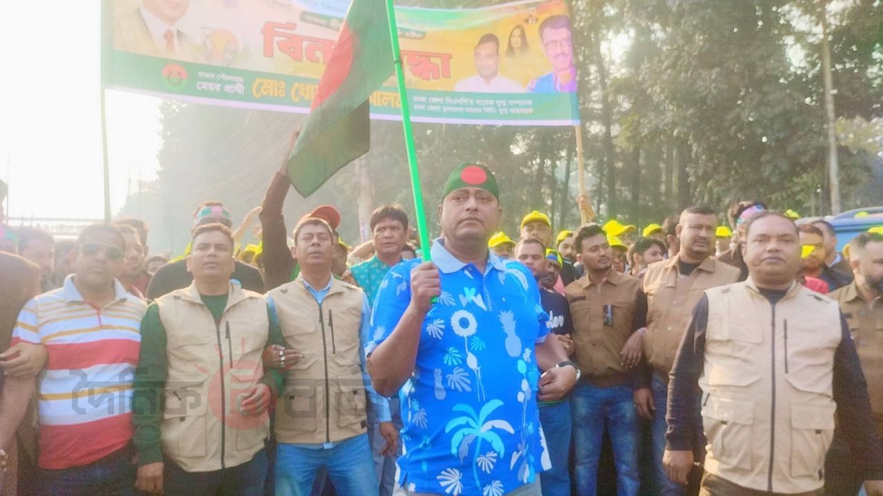 বিজয় দিবসে জাতীয় স্মৃতিসৌধে ঢাকা জেলা বিএনপির শ্রদ্ধা নিবেদন