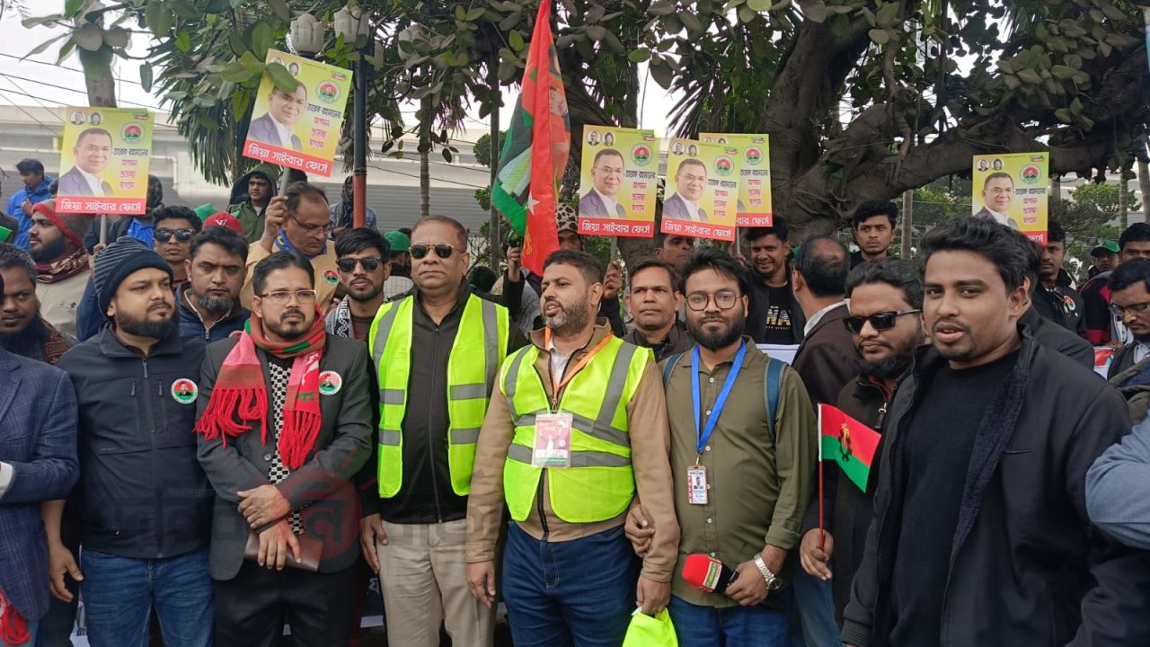 তারেক রহমানের ঐতিহাসিক স্বদেশ প্রত্যাবর্তনে জনসমুদ্রে ঢাকা, ব্যতিক্রমী শোডাউন জিয়া সাইবার ফোর্সের