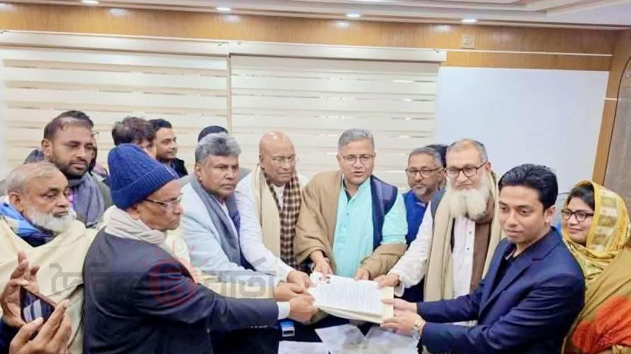 ফরিদপুর-৪: ধানের শীষের প্রার্থী শহিদুল ইসলাম বাবুলের মনোনয়নপত্র জমা।