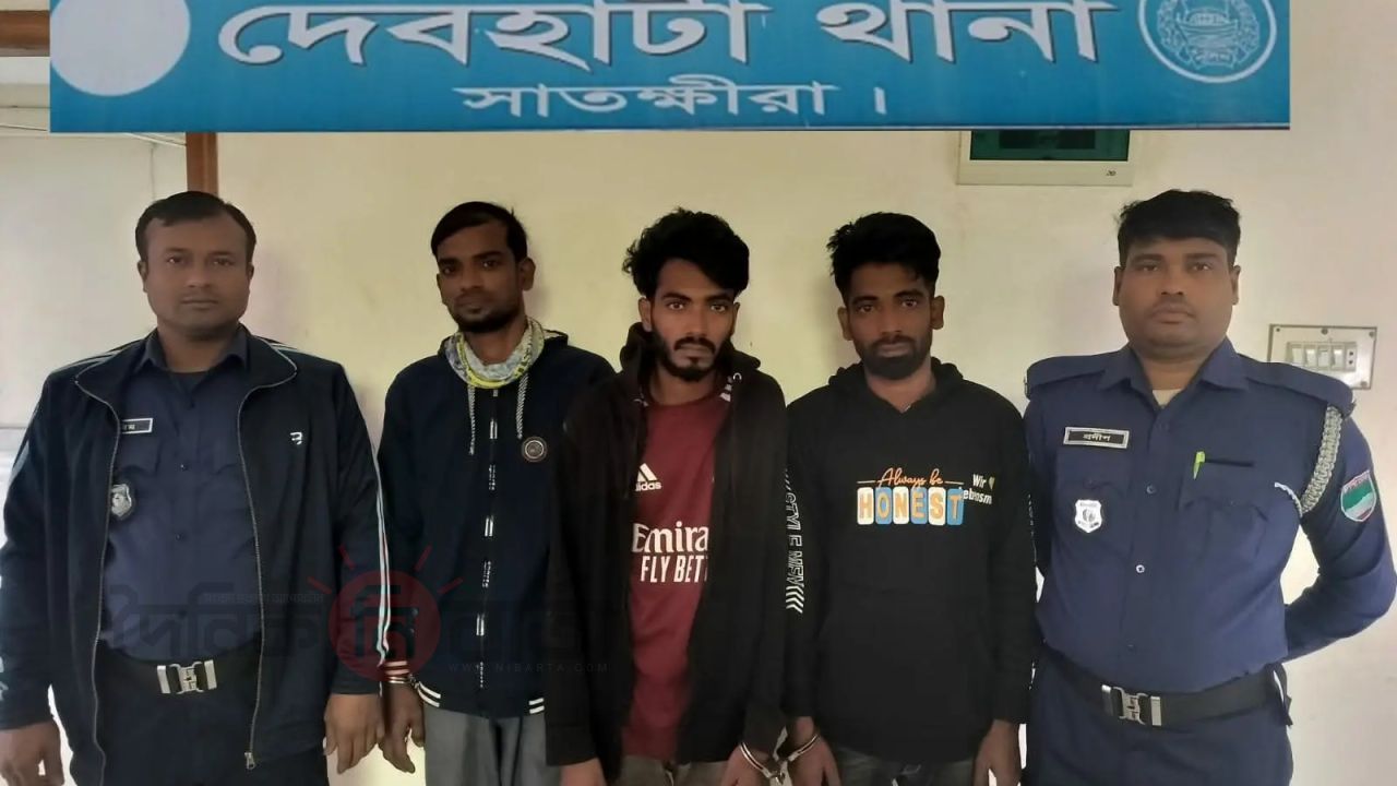 দেবহাটায় পুলিশের অভিযানে ট্রান্সফরমার চুরির মালামালসহ ২ জন আটক, সিআর ওয়ারেন্টভুক্ত আসামি গ্রেপ্তার