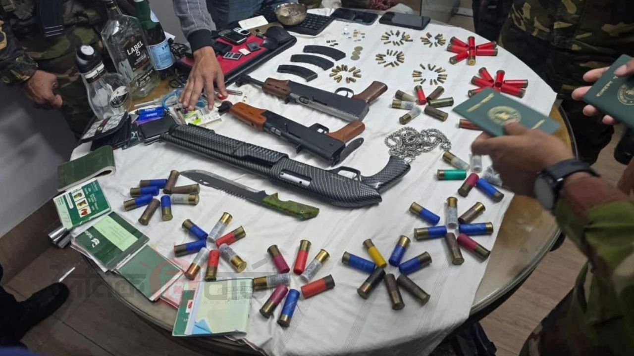 শরীয়তপুরে সেনাবাহিনীর যৌথ অভিযানে বিপুল অস্ত্র ও গোলাবারুদ উদ্ধার, গ্রেফতার ১