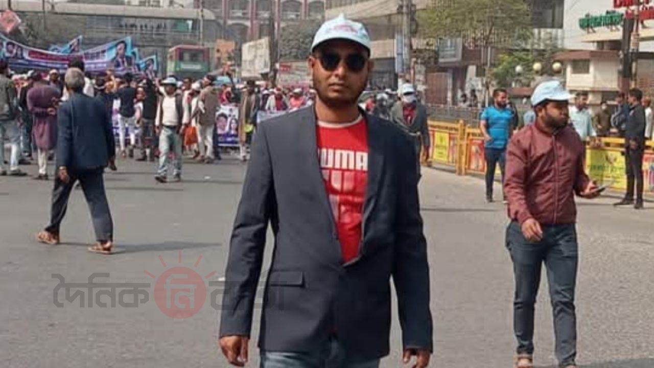 সাভারে চাঁদাবাজির নতুন সিন্ডিকেট: দিনমজুরের ভ্যান ছিনিয়ে নিলেন আরমান হোসেন বাবু।