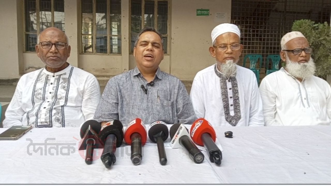 জমি ও মাঠ নিয়ে দুর্নীতির পাল্টা অভিযোগ: ব্যাংক টাউন সমবায় সমিতিতে প্রার্থীদের পাল্টাপাল্টি বিবৃতি।