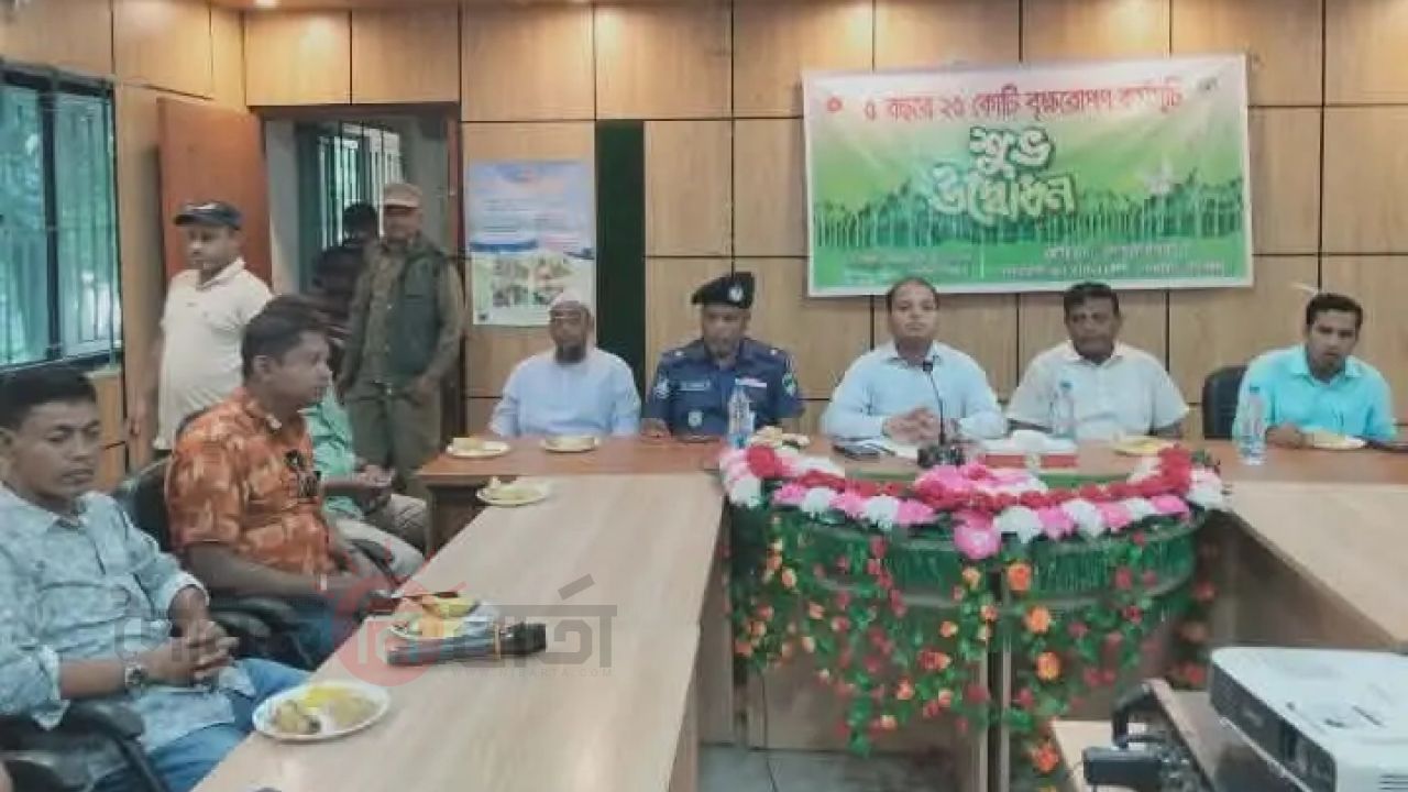 দেবহাটা উপজেলা প্রশাসনের আয়োজনে বৃক্ষরোপন কর্মসূচির উদ্বোধন। 